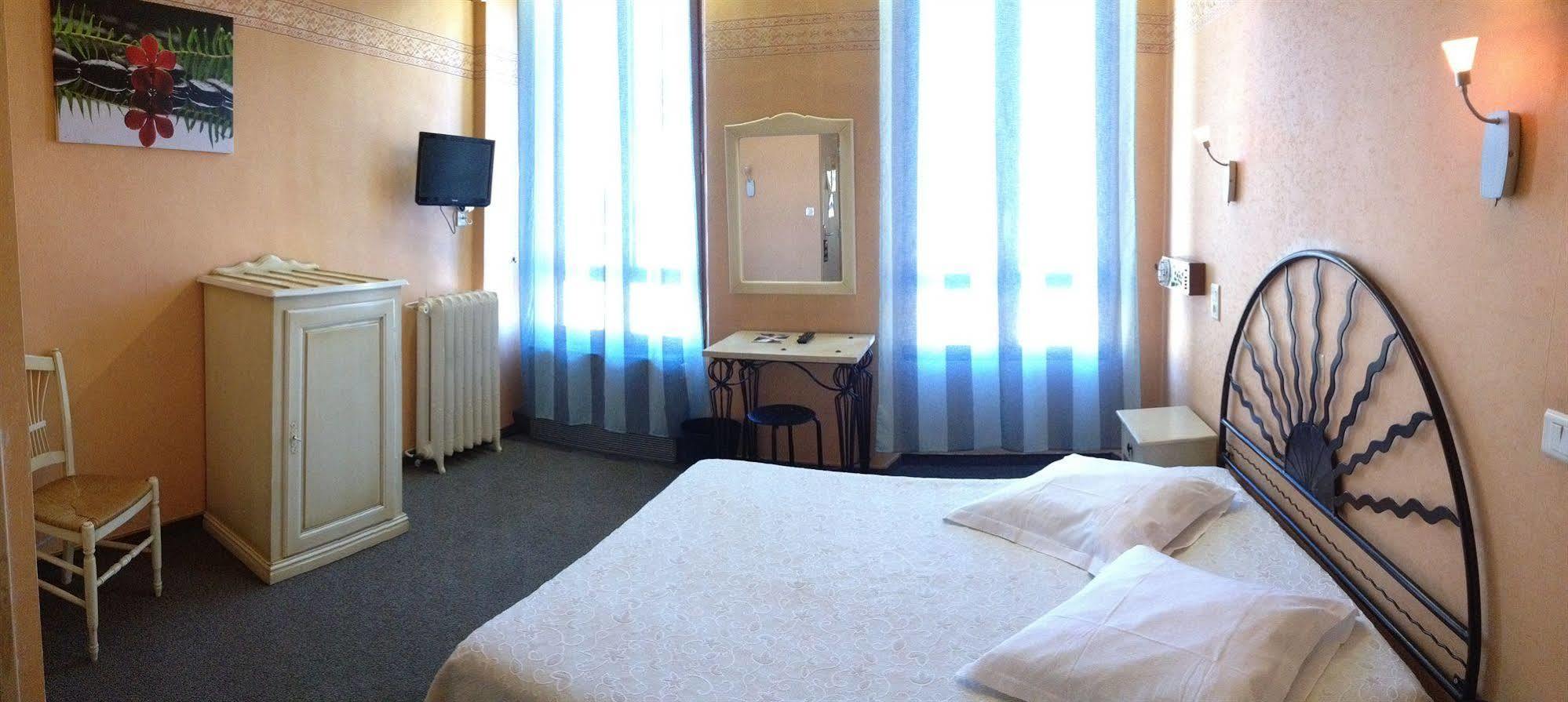 Au Nouvel Hotel Tulon Zewnętrze zdjęcie